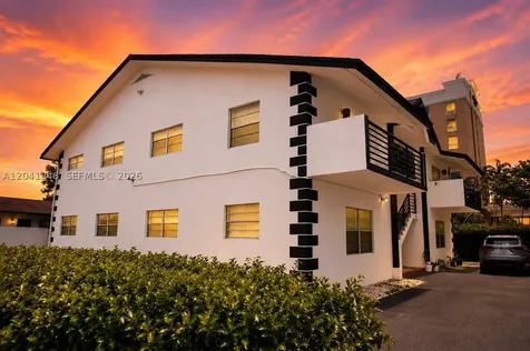 411 SE 10th Street Hallandale Beach FL 33009