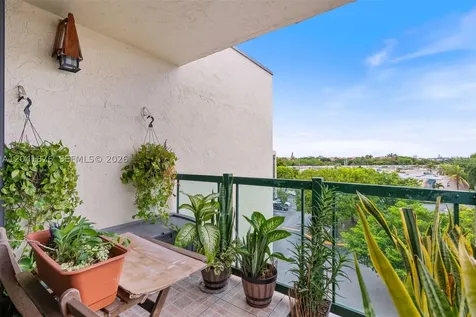 2075 SW 122nd Avenue Miami FL 33175