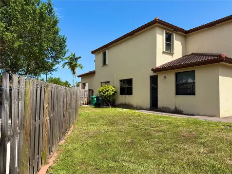 22732 SW 92nd Place Cutler Bay FL 33190