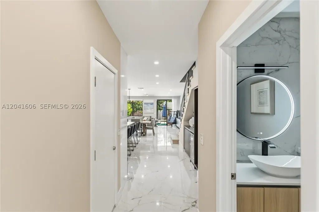 809 SW 10th Street Fort Lauderdale FL 33315