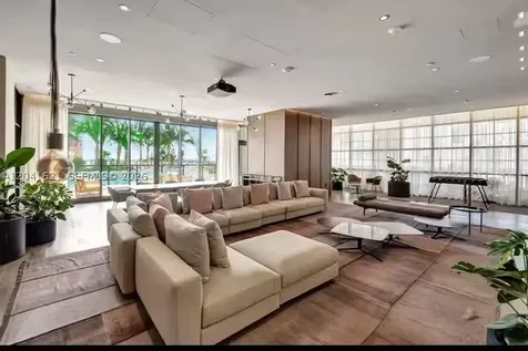 159 NE 6th Street Miami FL 33132