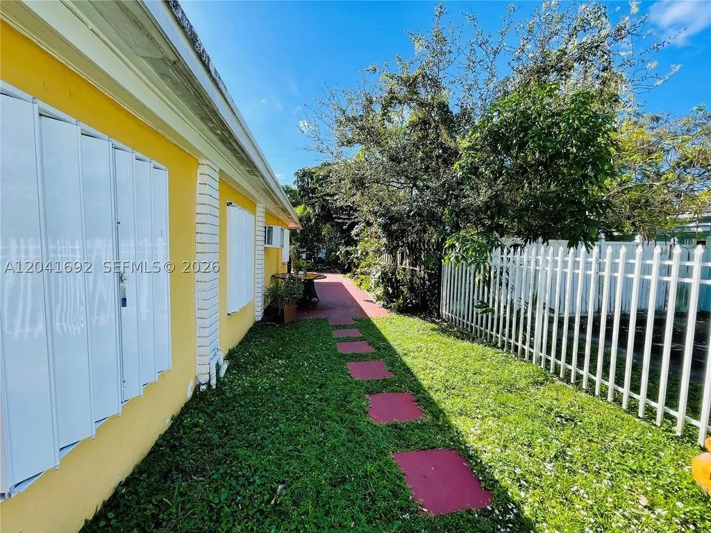 6118 Mayo Street Hollywood FL 33023