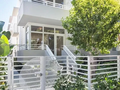 619 Meridian Avenue Miami Beach FL 33139