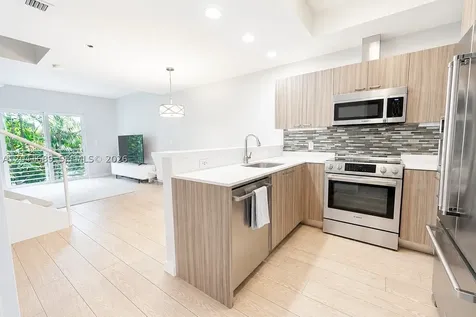 619 Meridian Avenue Miami Beach FL 33139