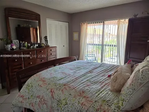 2174 W 60th Street Hialeah FL 33016