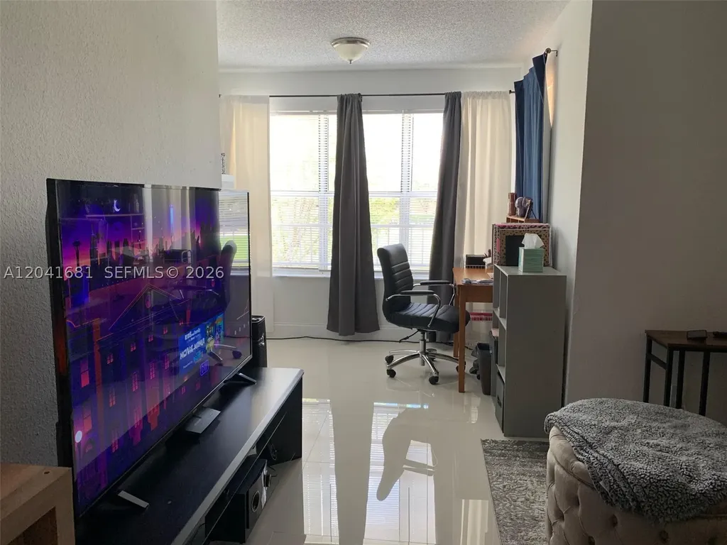 3330 Pinewalk Drive N Margate FL 33063