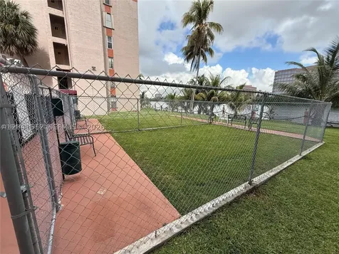 5199 NW 7th Street Miami FL 33126