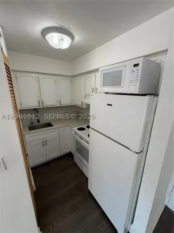 5199 NW 7th Street Miami FL 33126