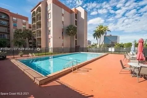 5199 NW 7th Street Miami FL 33126