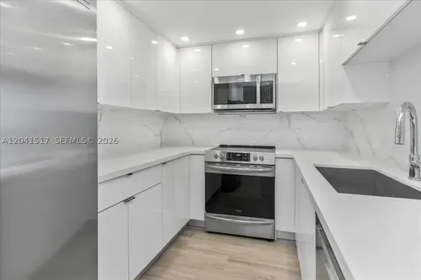 185 SE 14th Terrace Miami FL 33131