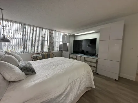 1200 Saint Charles Place Pembroke Pines FL 33026