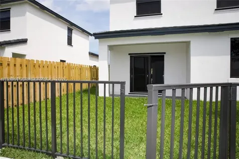5001 Peacock Way Dania Beach FL 33312