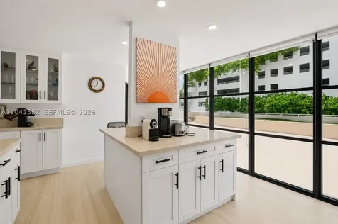 6423 Collins Avenue Miami Beach FL 33141