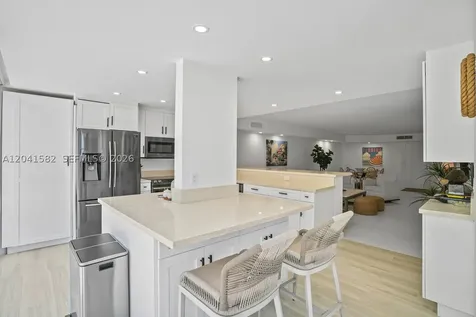 6423 Collins Avenue Miami Beach FL 33141