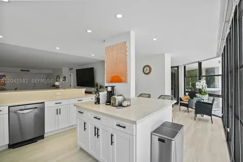 6423 Collins Avenue Miami Beach FL 33141