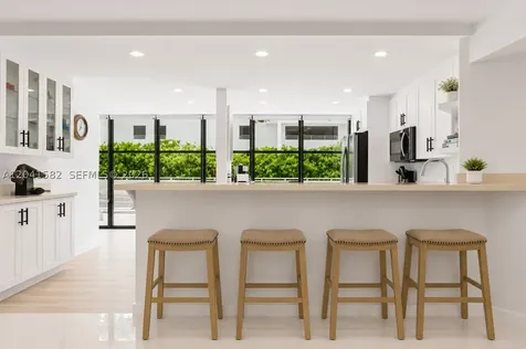 6423 Collins Avenue Miami Beach FL 33141