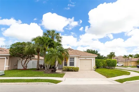 11811 SW 8th Street Pembroke Pines FL 33025