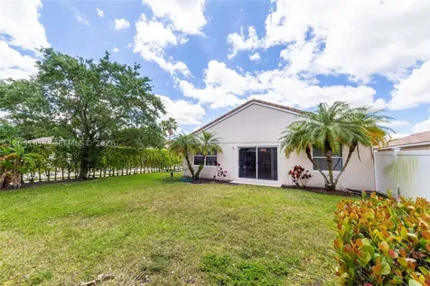 11811 SW 8th Street Pembroke Pines FL 33025