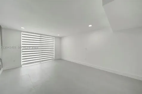 1083 W 38th Street Hialeah FL 33012