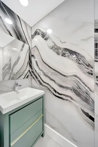 1083 W 38th Street Hialeah FL 33012