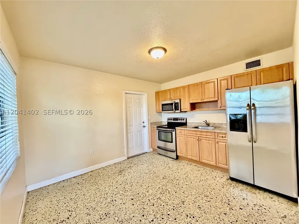 911 NW 22nd Place Miami FL 33125