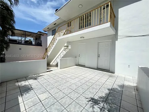 911 NW 22nd Place Miami FL 33125