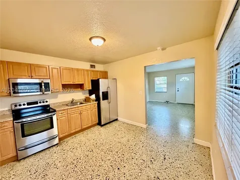 911 NW 22nd Place Miami FL 33125