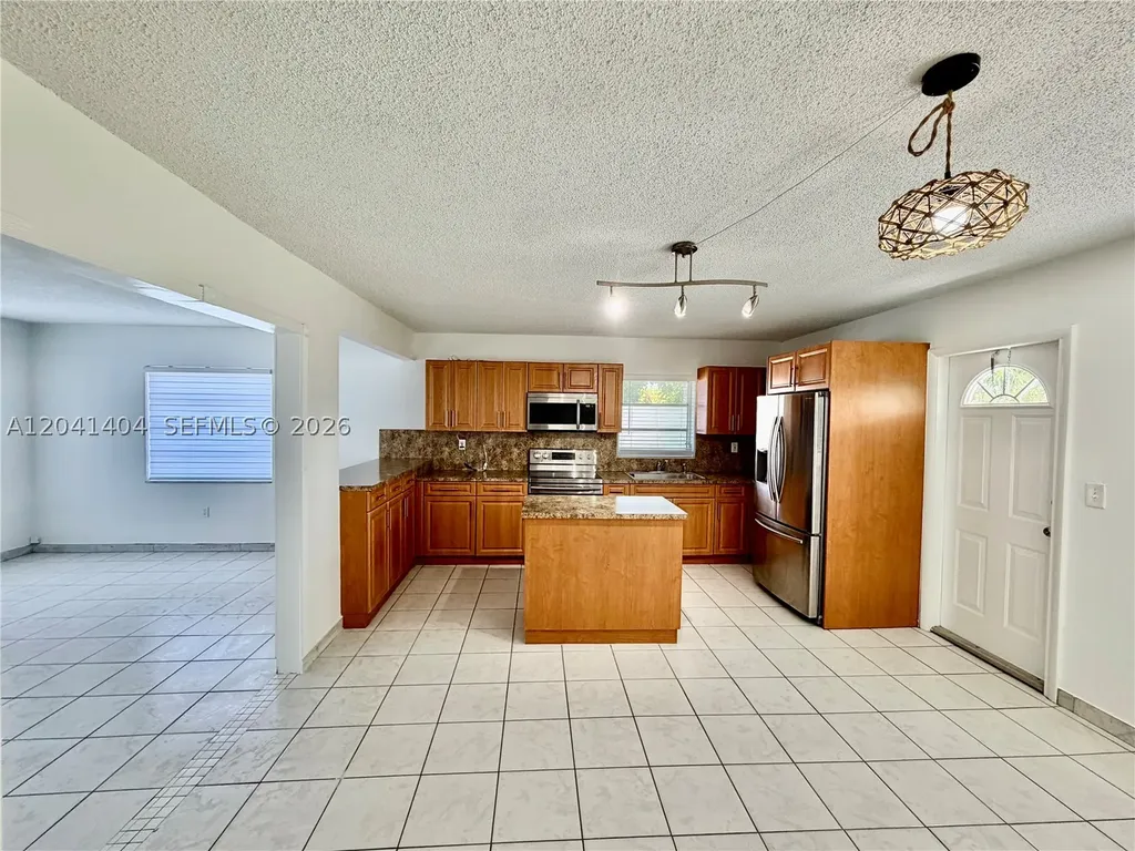 913 NW 22nd Place Miami FL 33125