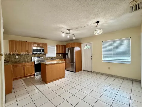 913 NW 22nd Place Miami FL 33125