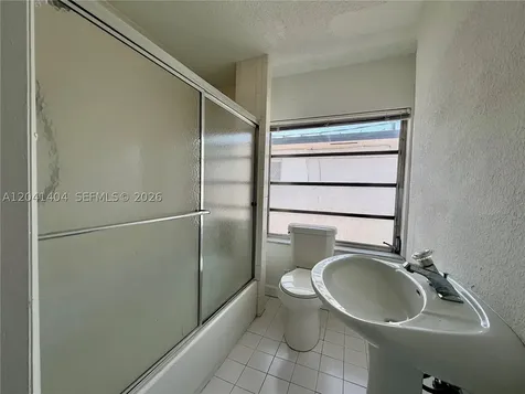 913 NW 22nd Place Miami FL 33125