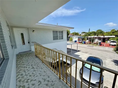913 NW 22nd Place Miami FL 33125