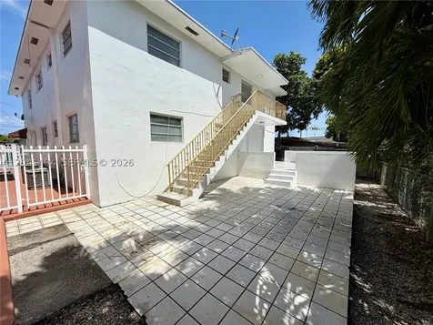 913 NW 22nd Place Miami FL 33125