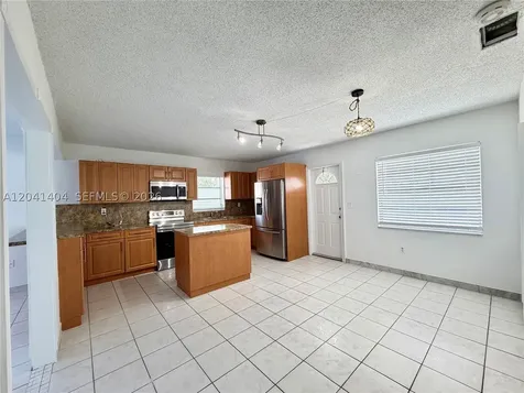 913 NW 22nd Place Miami FL 33125