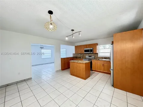 913 NW 22nd Place Miami FL 33125