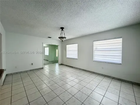 913 NW 22nd Place Miami FL 33125