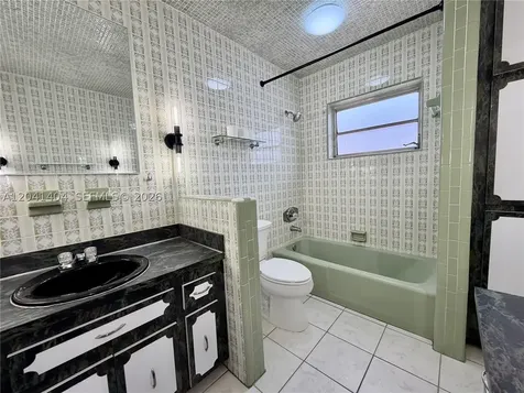 913 NW 22nd Place Miami FL 33125