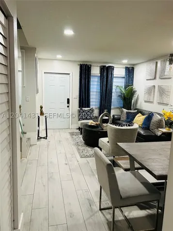 9835 Riverside Drive Coral Springs FL 33071