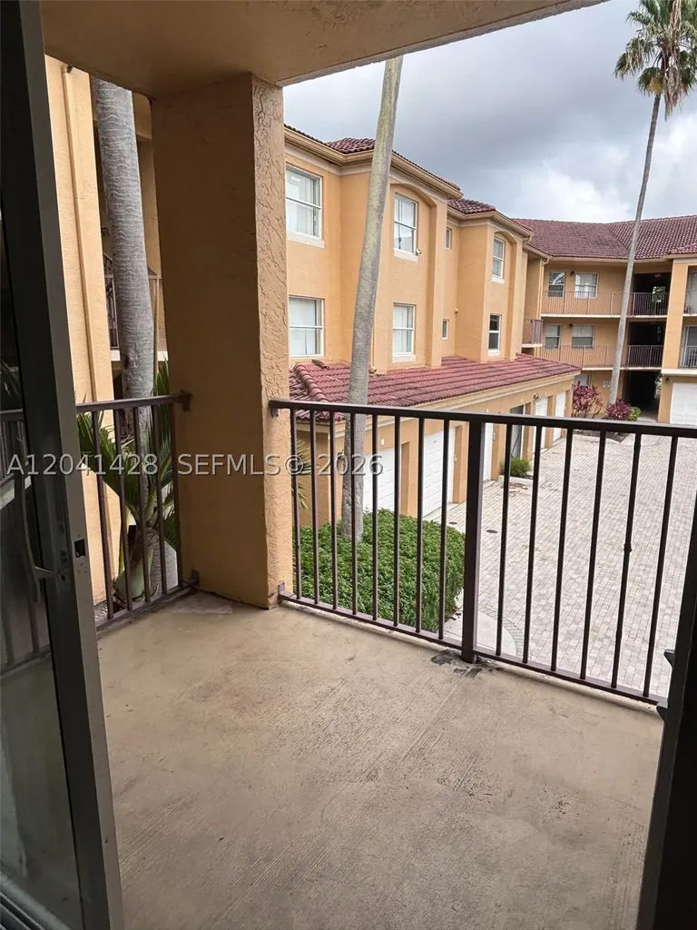 761 N Pine Island Road Plantation FL 33324