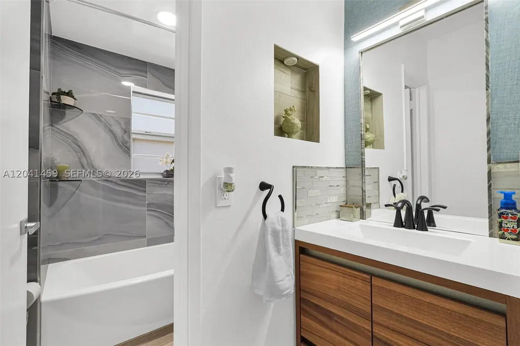1790 E Las Olas Boulevard Fort Lauderdale FL 33301