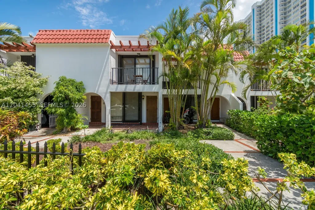 425 Grapetree Drive Key Biscayne FL 33149