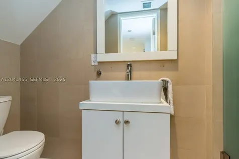 425 Grapetree Drive Key Biscayne FL 33149