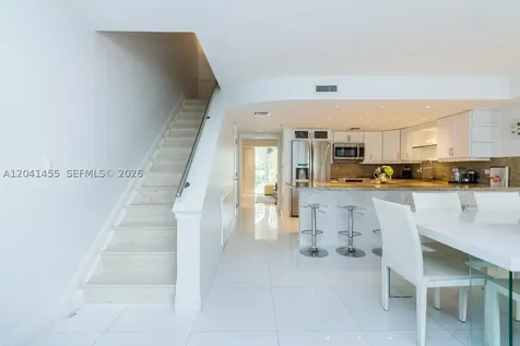 425 Grapetree Drive Key Biscayne FL 33149