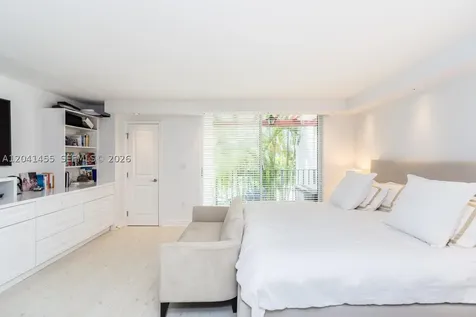 425 Grapetree Drive Key Biscayne FL 33149