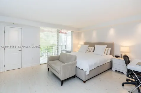 425 Grapetree Drive Key Biscayne FL 33149