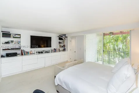 425 Grapetree Drive Key Biscayne FL 33149