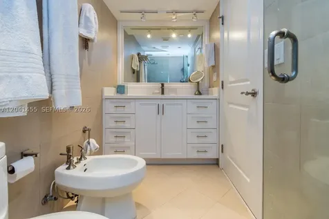 425 Grapetree Drive Key Biscayne FL 33149
