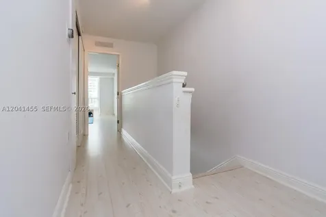 425 Grapetree Drive Key Biscayne FL 33149
