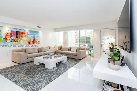 425 Grapetree Drive Key Biscayne FL 33149