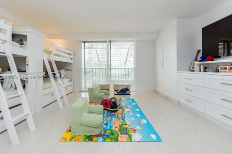 425 Grapetree Drive Key Biscayne FL 33149