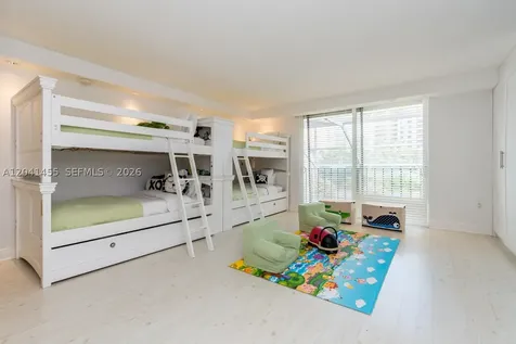 425 Grapetree Drive Key Biscayne FL 33149